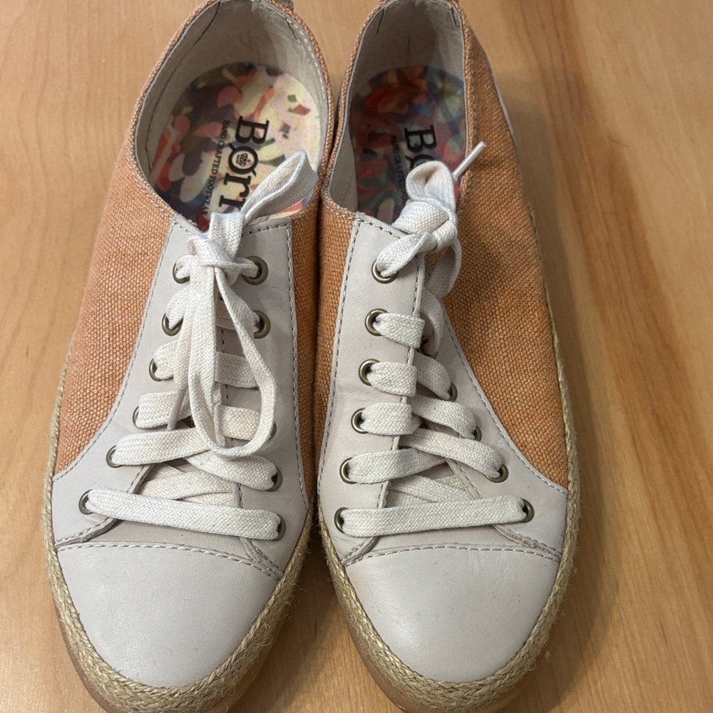 Born Women's Corfield lace-up sneakers with white leather & peach canvas. Size 8